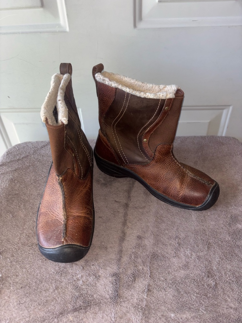 Keen brown leather Chester faux Sherpa lined boots size 9